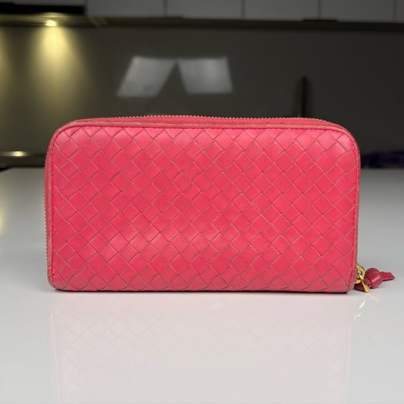 Bottega Veneta Intrecciato Pink Zip Around Wallet EUC. - Picture 2 of 9